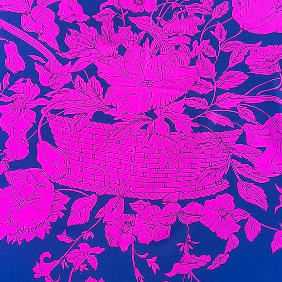 NINA RICCI SQUARE INCREDIBLE and rare silk scarf 34" square MADE IN ITALY - Picture 8 of 9